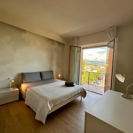 Interno 5 - *